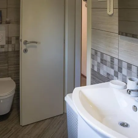 Sara - * ديلنايس